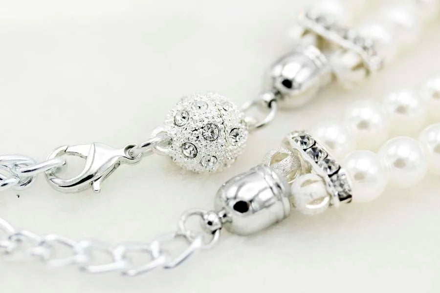 Fashion Rhinestone Ladies Pearl Strap Petals Flower Bracelet Quartz Watch