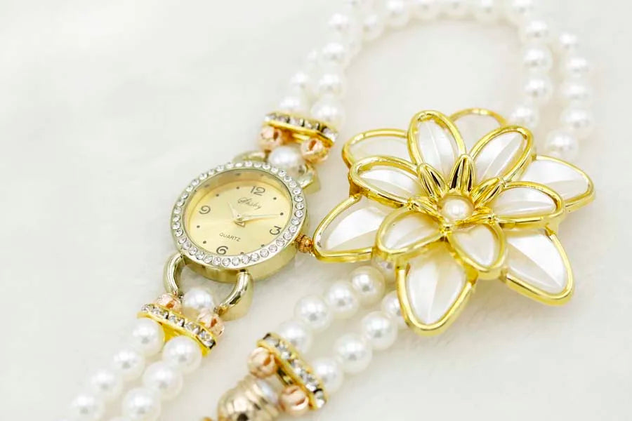 Fashion Rhinestone Ladies Pearl Strap Petals Flower Bracelet Quartz Watch