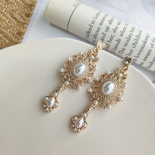 Vintage Palace Baroque Pearl Temperament Earrings